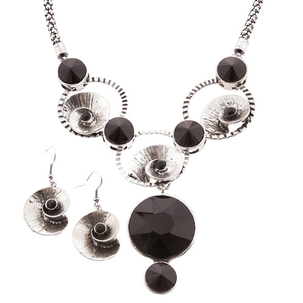 Wholesale silver toned necklace silver toned swirl faceted jet stones Comes mat