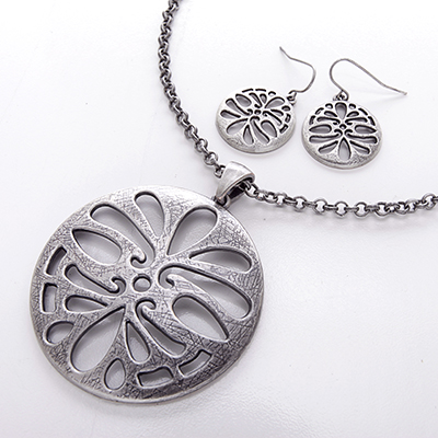 Wholesale dark Aged Silver Filigree Pendant Necklace Earring Set Lead Compliant