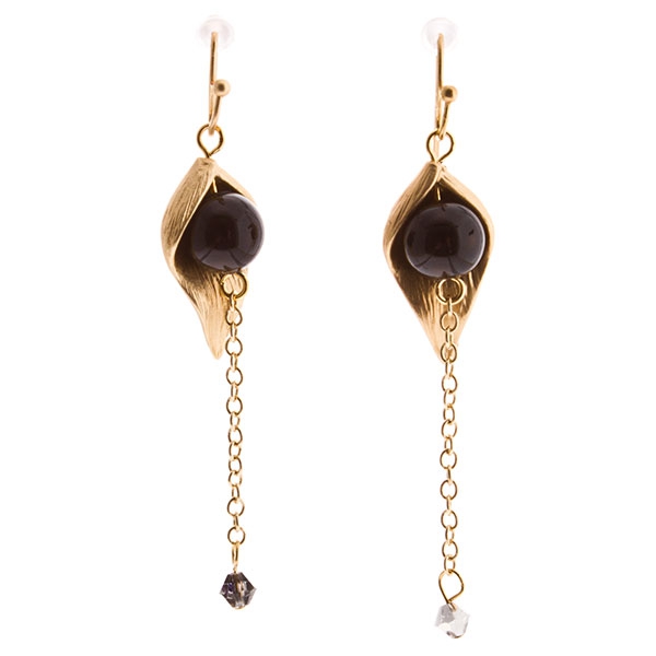 Wholesale gold toned earrings gold toned shells black bead inside dangling chai