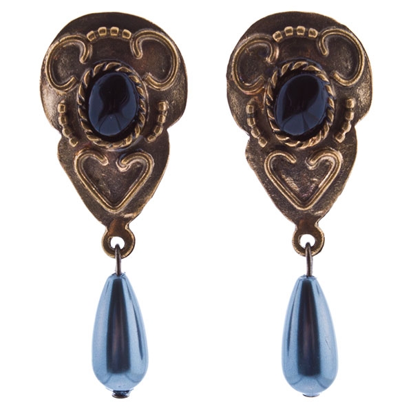 Wholesale brushed brass clip earrings simple heart etching mystic black glass pe